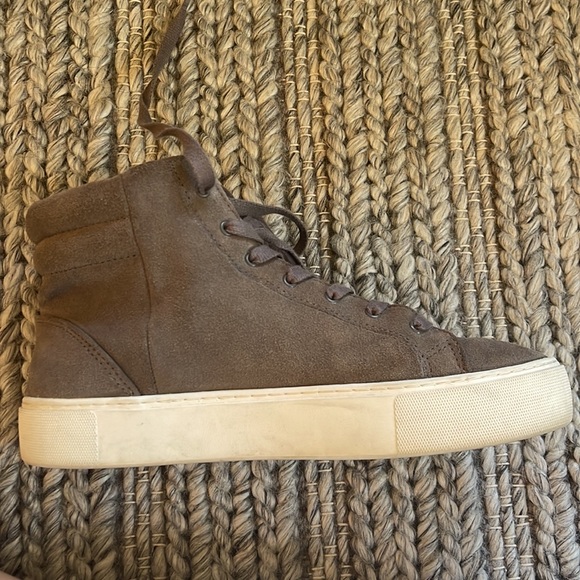 Adorable Ugg sneakers - Picture 3 of 4